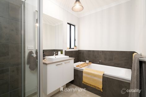 Property photo of 28 Archer Way Bannockburn VIC 3331
