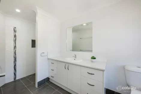 Property photo of 26 Brady Street Avenell Heights QLD 4670