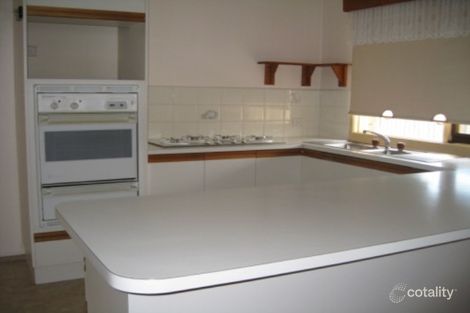 Property photo of 2 Gleneadie Close Hampton Park VIC 3976