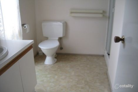 Property photo of 2 Gleneadie Close Hampton Park VIC 3976