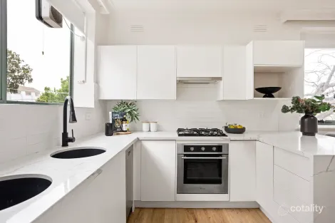 Property photo of 1/297 Orrong Road St Kilda East VIC 3183