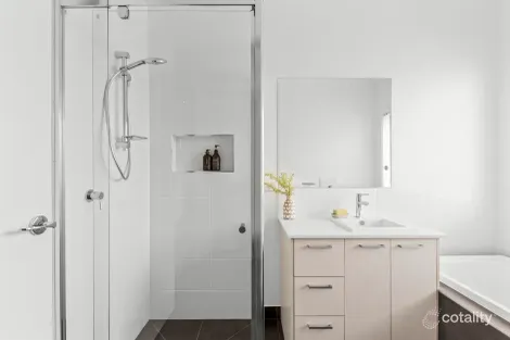 Property photo of 44 Wallaroo Avenue Strathfieldsaye VIC 3551