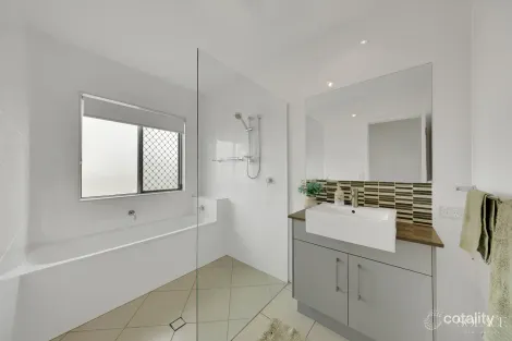 Property photo of 14 Orchard Drive Kirkwood QLD 4680