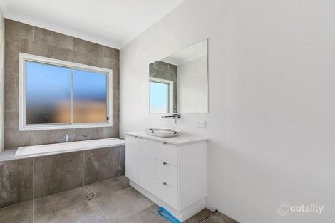 Property photo of 18 Waderbird Crescent Pelican Waters QLD 4551