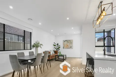 Property photo of 11 Pomfret Avenue Rouse Hill NSW 2155