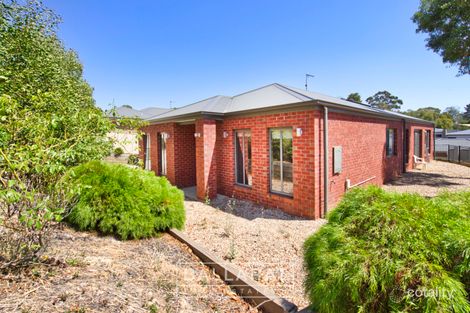 16 Shakespeare Ave, Mount Helen, VIC 3350