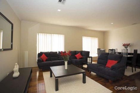 Property photo of 10 Hurlingham Place Caroline Springs VIC 3023