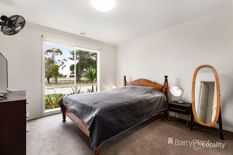 Property photo of 1/2 Bridges Avenue Edithvale VIC 3196