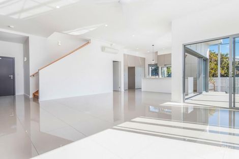 Property photo of 2/57 Beverley Street Morningside QLD 4170