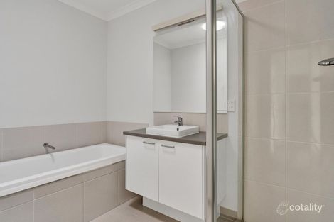 Property photo of 3 Yallaroo Chase Werribee VIC 3030