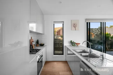 Property photo of 2/2 Croft Crescent Reservoir VIC 3073