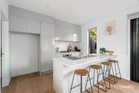 Property photo of 2/2 Croft Crescent Reservoir VIC 3073