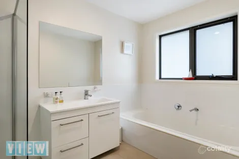 Property photo of 15 Thornton Close Blackmans Bay TAS 7052