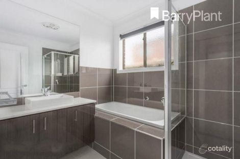 Property photo of 13 Caversham Drive Pakenham VIC 3810