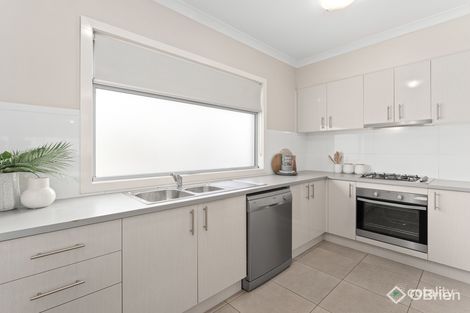 Property photo of 8 Axel Walk Cranbourne North VIC 3977