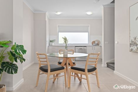 Property photo of 8 Axel Walk Cranbourne North VIC 3977