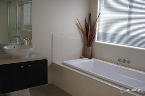 Property photo of 24 Broadway Street Roxburgh Park VIC 3064