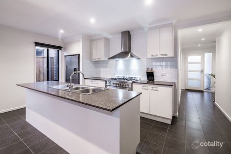 Property photo of 51 Mossey Crescent Cranbourne East VIC 3977