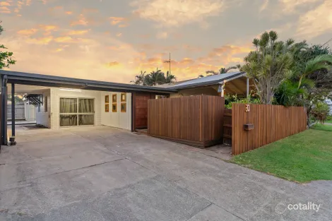 30 Saleng Cres, Warana, QLD 4575