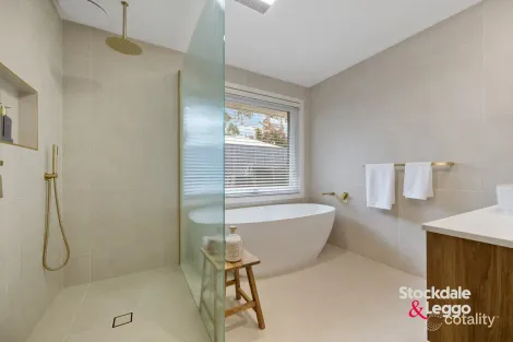 Property photo of 5 Beach Avenue Inverloch VIC 3996