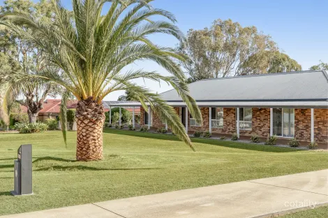 4 Rebecca St, Glenvale, QLD 4350