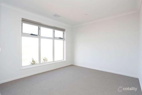 Property photo of 12 Banimboola Walk Tarneit VIC 3029