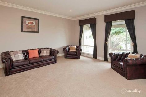 Property photo of 54 Grantham Crescent Berwick VIC 3806