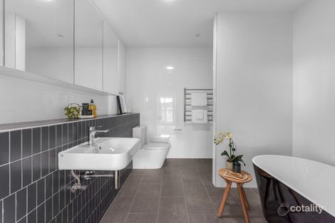 Property photo of 33I Kersley Road Kenmore QLD 4069