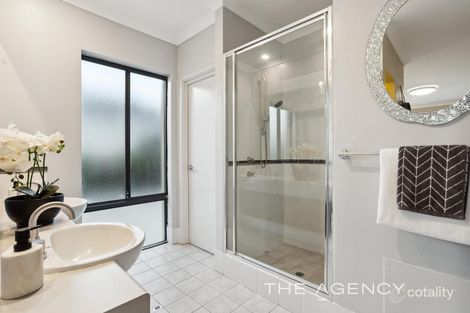 Property photo of 37 Fineview Crescent Carramar WA 6031