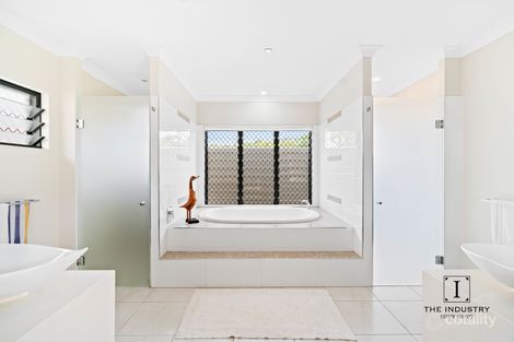 Property photo of 27 Canopys Edge Boulevard Smithfield QLD 4878