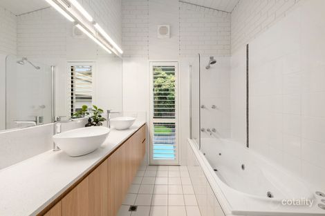 Property photo of 136 Fishing Point Road Fishing Point NSW 2283