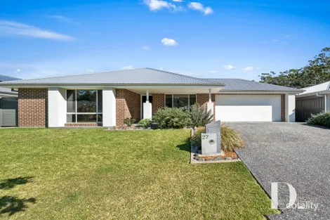Property photo of 27 Red Gum Circuit Sapphire Beach NSW 2450