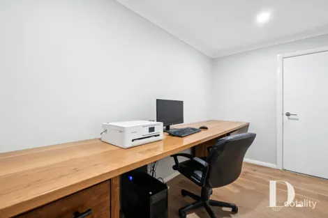 Property photo of 27 Red Gum Circuit Sapphire Beach NSW 2450