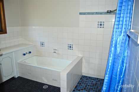Property photo of 1 Lake Road Port Macquarie NSW 2444