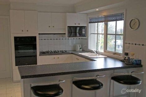 Property photo of 2 Harrods Court Strathdale VIC 3550