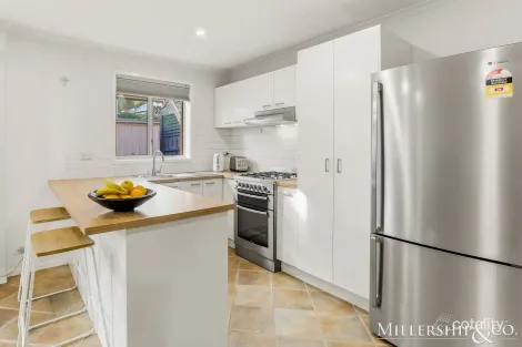 Property photo of 2/12 Benjamin Close Bundoora VIC 3083