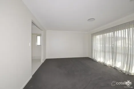 Property photo of 28 Honeyeater Place Rochedale QLD 4123