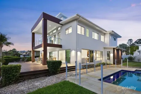 Property photo of 1038 Lakeview Terrace Benowa QLD 4217