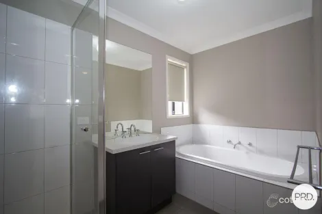 Property photo of 17 Cahill Close Lucas VIC 3350