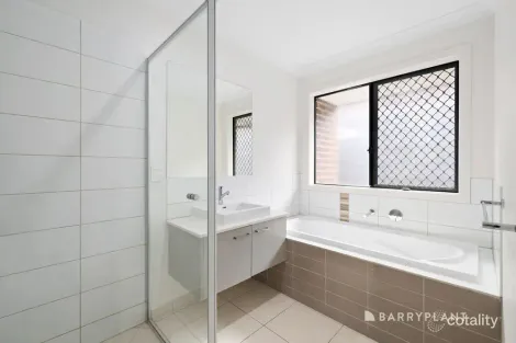 Property photo of 2 Neumann Road Doreen VIC 3754