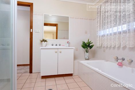 Property photo of 5 Langi Crescent Glenfield Park NSW 2650