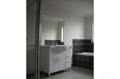 Property photo of 13 Innisfail Drive Point Cook VIC 3030