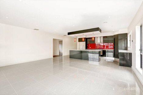 Property photo of 32 Gallantry Avenue Craigieburn VIC 3064