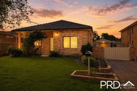 8 Doris St, Picnic Point, NSW 2213