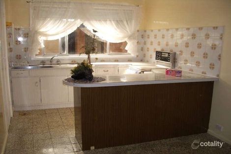 Property photo of 5 Beccles Court St Albans VIC 3021