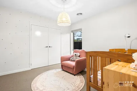 Property photo of 2 Kent Close Blackburn North VIC 3130