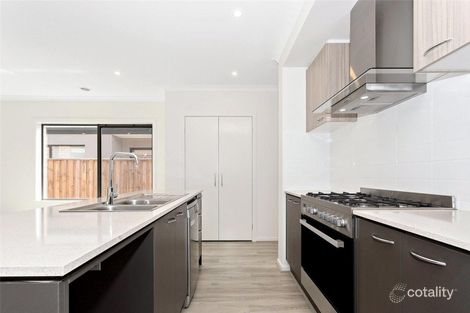 Property photo of 8 Cinnamara Circuit Tarneit VIC 3029