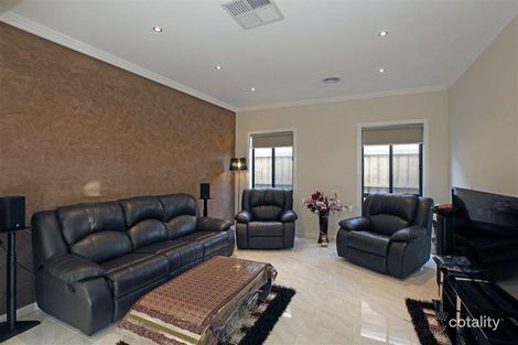Property photo of 14 Stoke Circuit Wollert VIC 3750