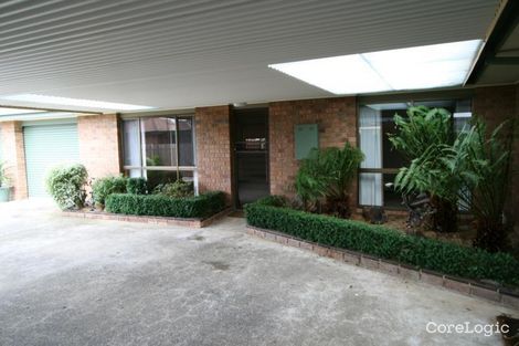 2/3 Castles Cres, Kyneton, VIC 3444