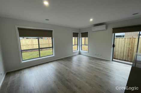 Property photo of 10 Song Street Mambourin VIC 3024